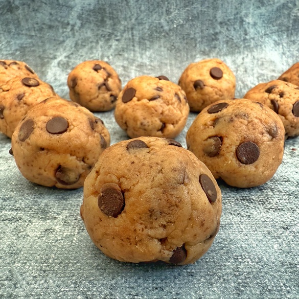 Number cake spéculoos, ganache montée spéculoos, chantilly et pâte sucrée.